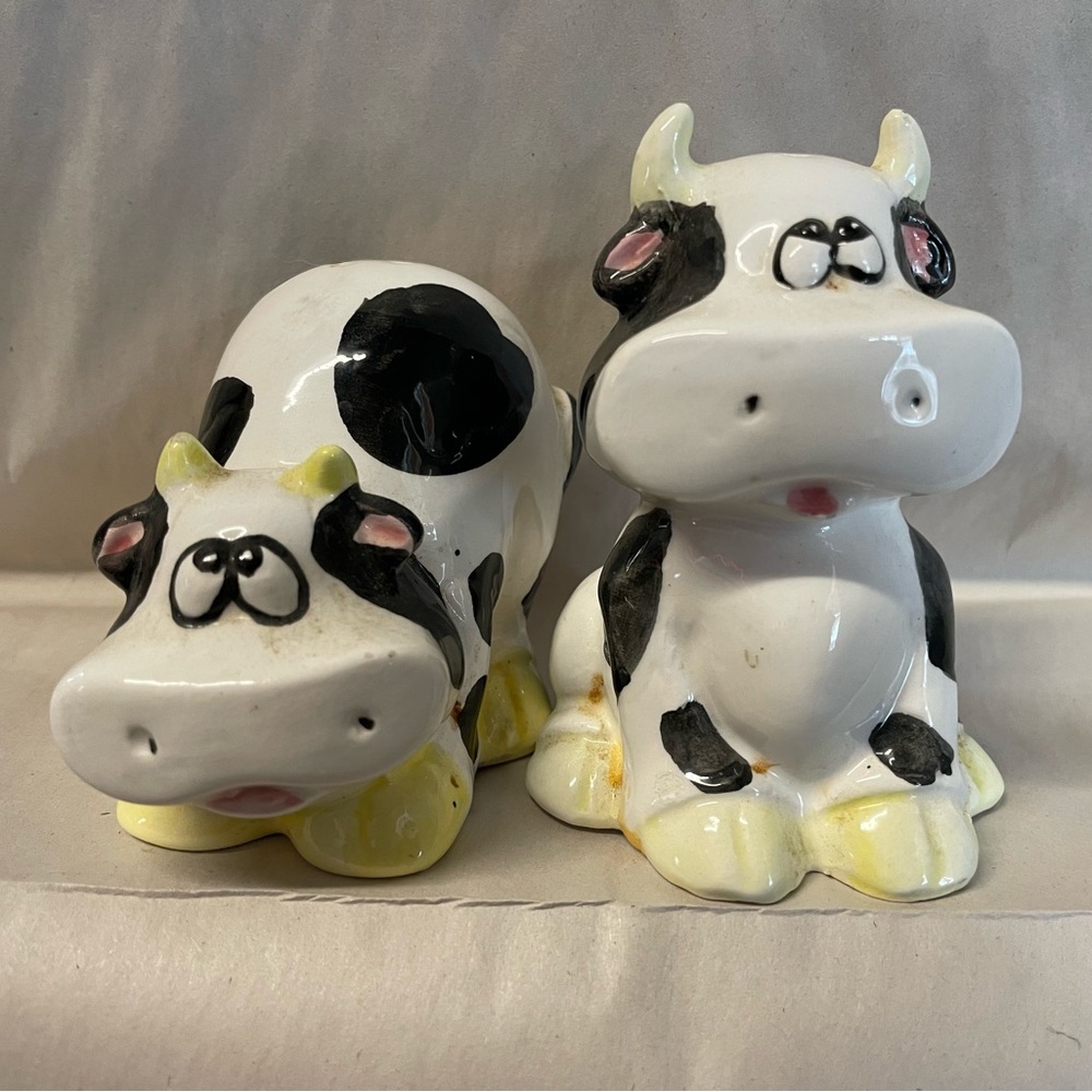 Cow salt and pepper shaker set